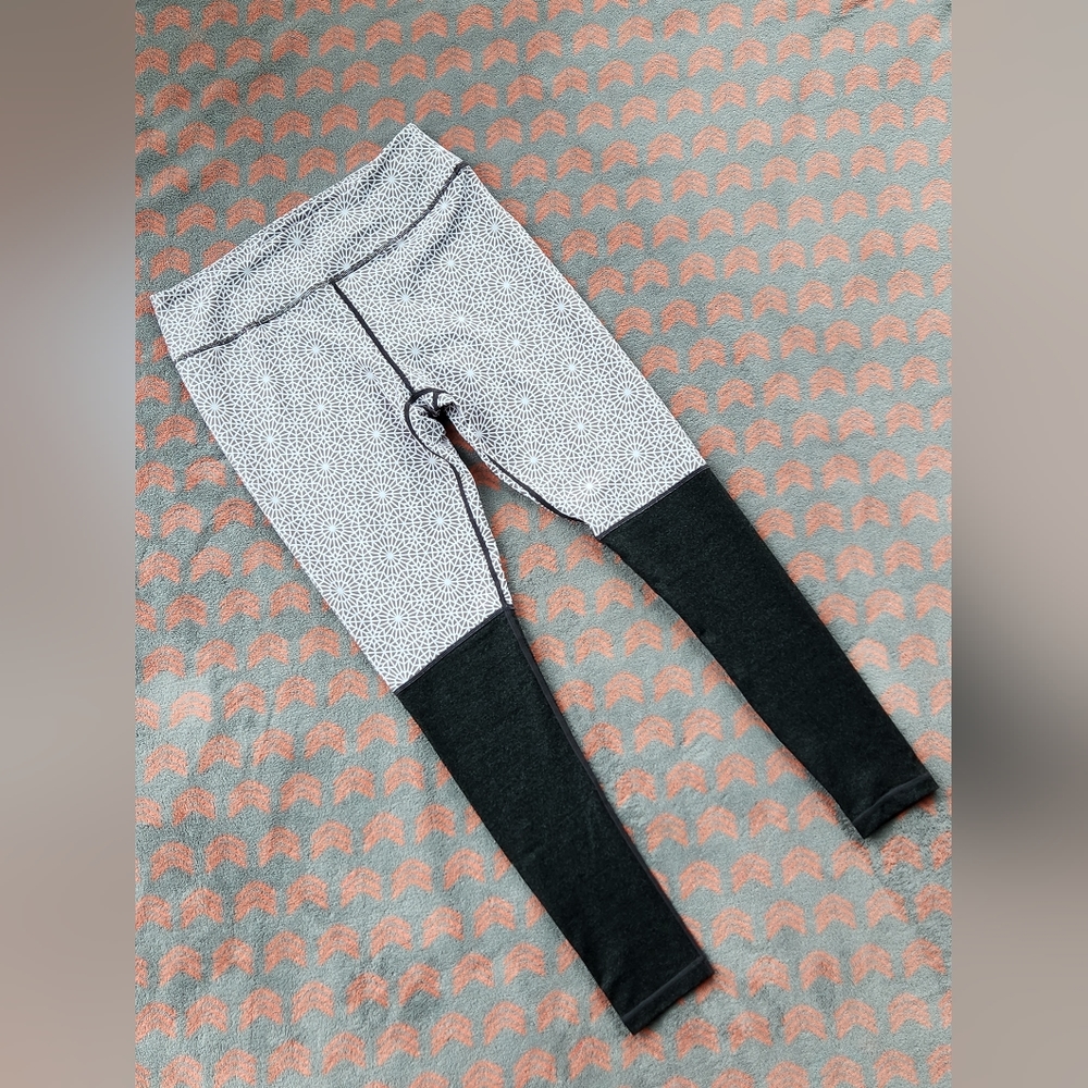 NWOT Love Fitness Hawaii Geometric Full Length Leggings Size Medium